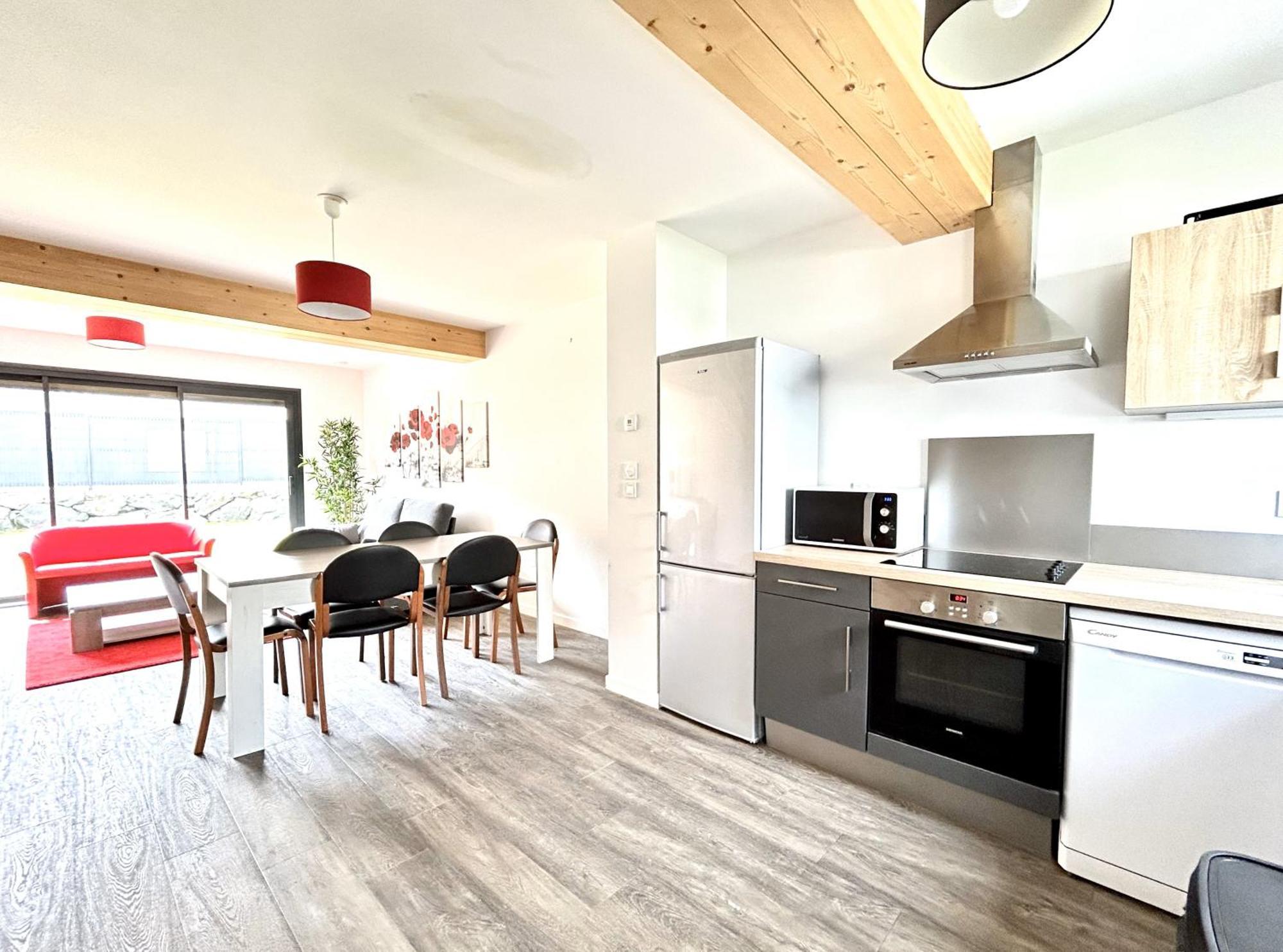 Du Vignoble A L'atlantique - Montifault Du 2 Au 3 Pieces Apartment